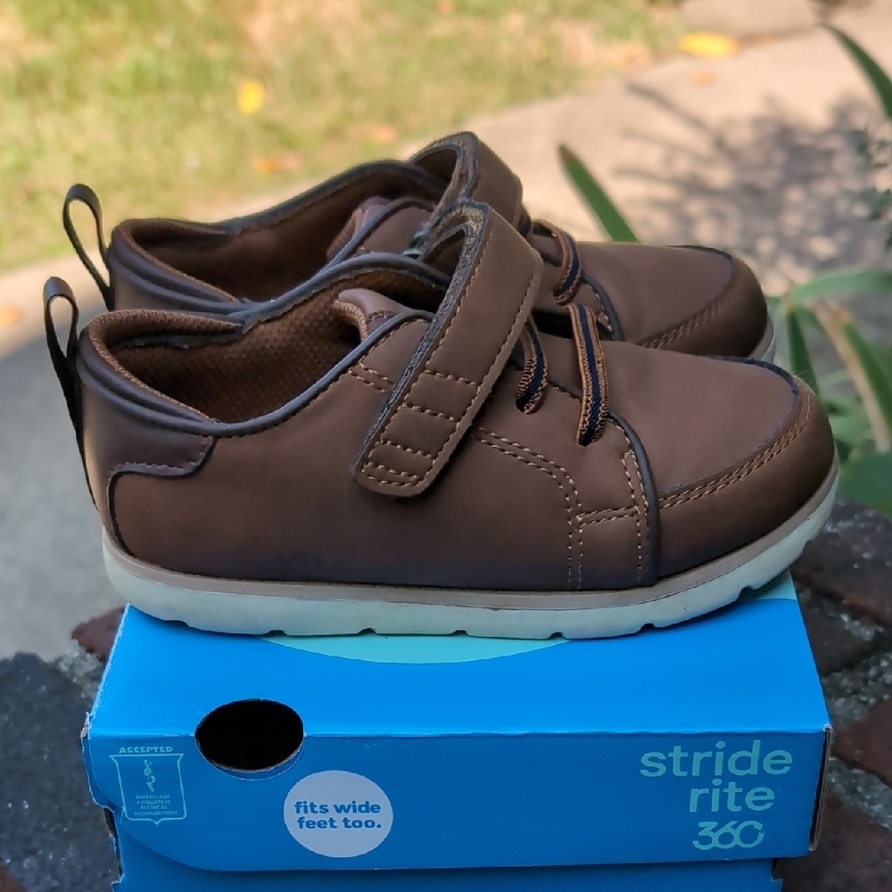 Stride Rite Kids Dress Shoes in Blue Box - Picture 3 of 7